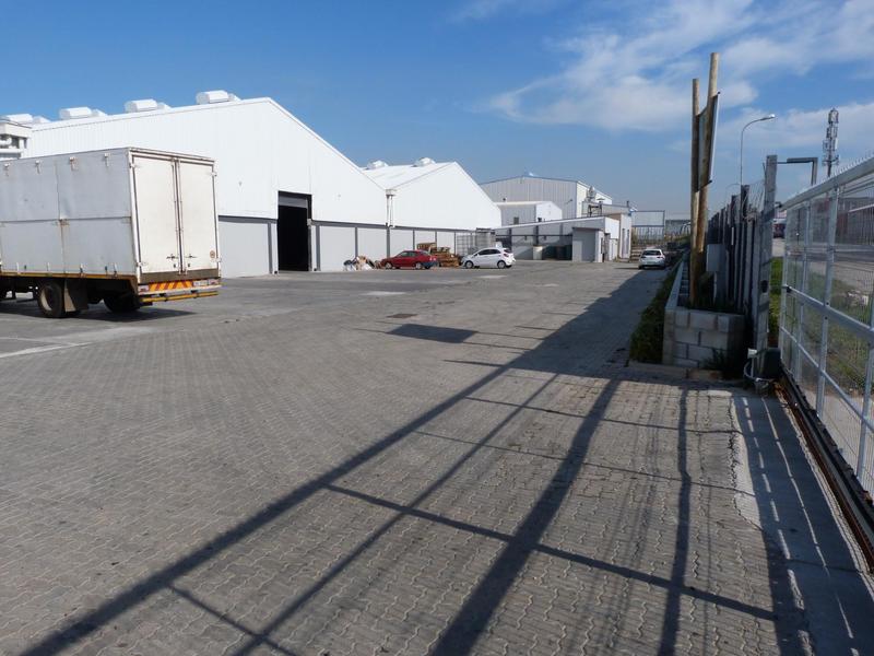 To Let commercial Property for Rent in Neave Industrial Eastern Cape